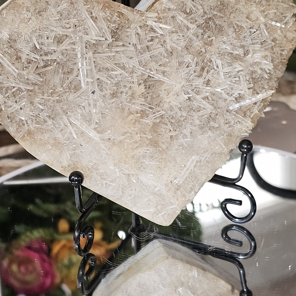 Gorgeous Large Quartz Heart With Sparkly Quartz Needles 5" X 4" With Stand - Picture 12 of 16